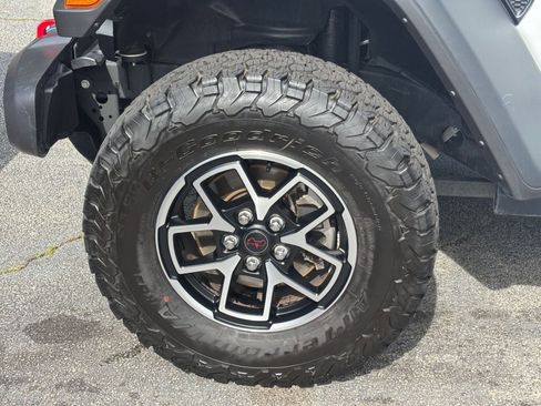 Used 2025 Jeep Wrangler Unlimited Rubicon AWD/4WD image 30