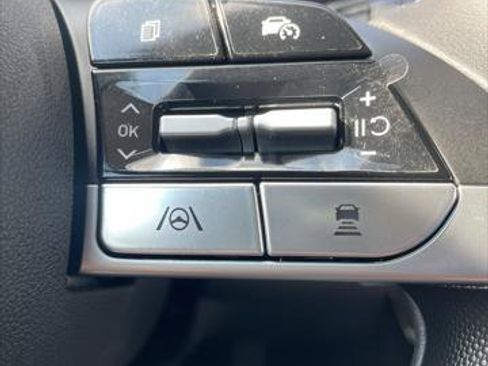 New 2025 Hyundai Elantra Limited image 19