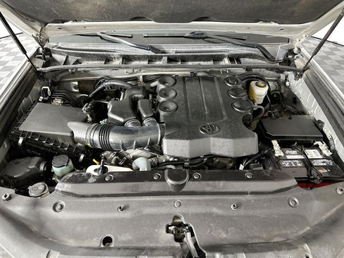 Used 2017 Toyota 4Runner SR5 image 32