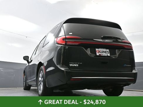 Used 2023 Chrysler Pacifica Limited FWD image 59
