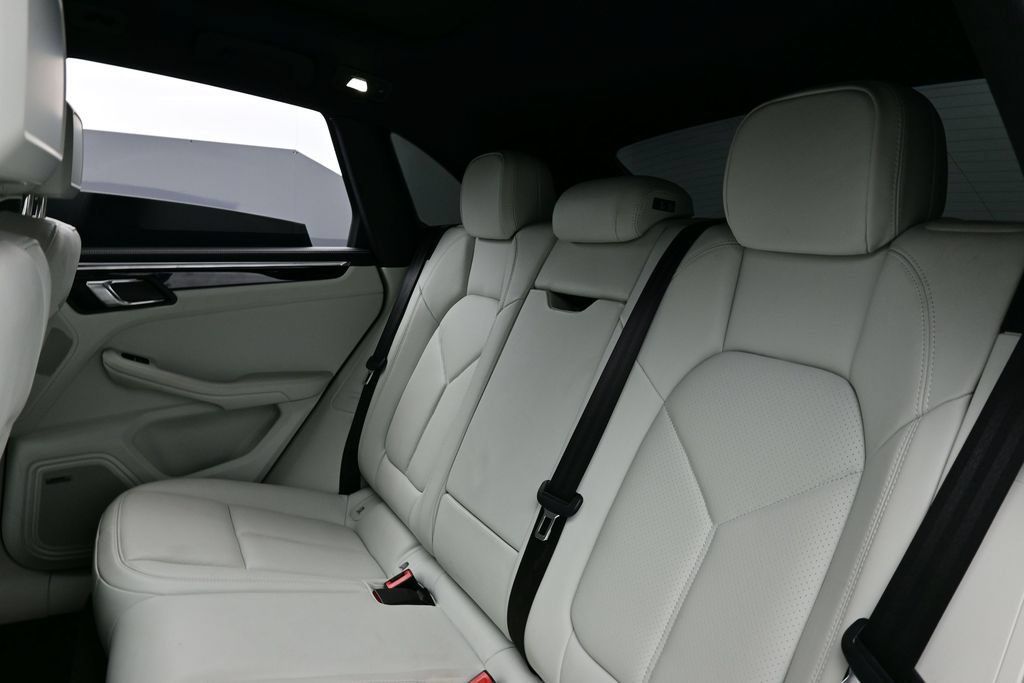 Certified 2023 Porsche Macan S AWD/4WD image 14
