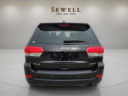 Used 2018 Jeep Grand Cherokee Laredo image 4