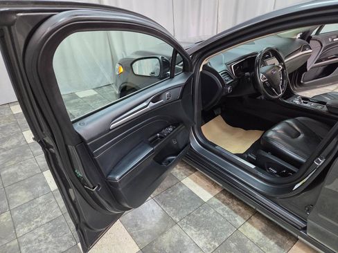 Used 2019 Ford Fusion Titanium FWD image 9