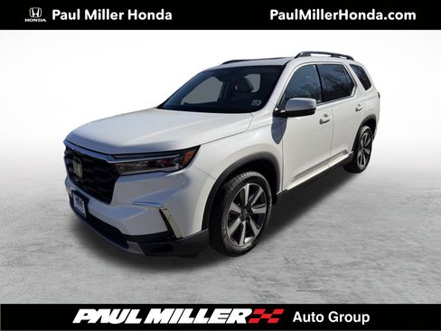 Certified 2024 Honda Pilot Touring image 1