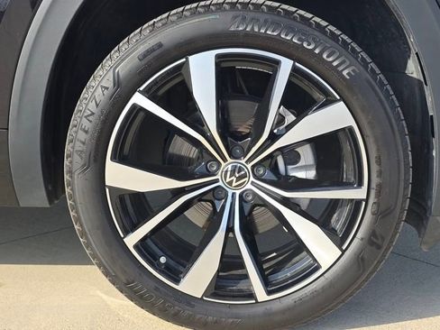 Used 2025 Volkswagen Atlas SEL Premium R-Line image 11