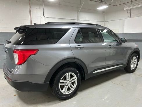 Used 2022 Ford Explorer XLT w/ Equipment Group 202A image 2