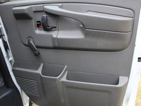 Used 2009 Chevrolet Express 2500 image 26