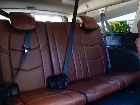 Used 2019 Cadillac Escalade ESV Premium Luxury image 93