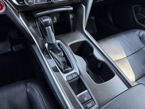 Used 2018 Honda Accord Touring image 25