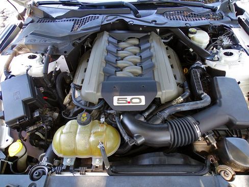 Used 2017 Ford Mustang GT Premium w/ Equipment Group 401A RWD image 13