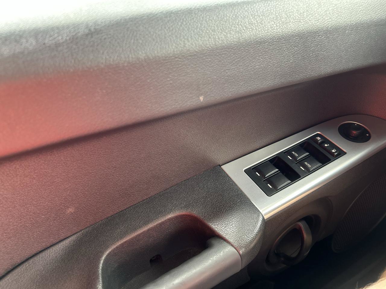 Used 2008 Jeep Commander Sport AWD/4WD image 26