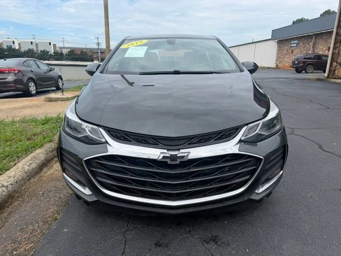 Used 2019 Chevrolet Cruze LT w/ Convenience Package FWD image 2