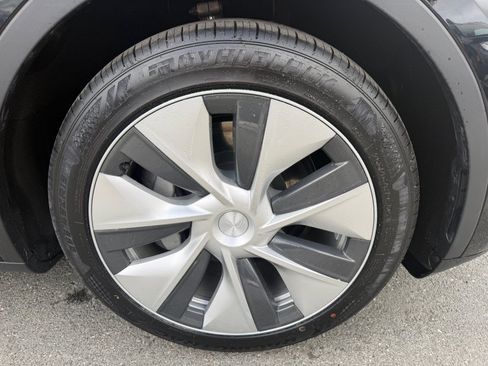 Used 2023 Tesla Model Y Long Range AWD/4WD image 50