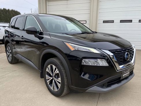 Used 2021 Nissan Rogue SV image 1