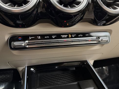 Used 2025 Mercedes-Benz GLB 250 image 34