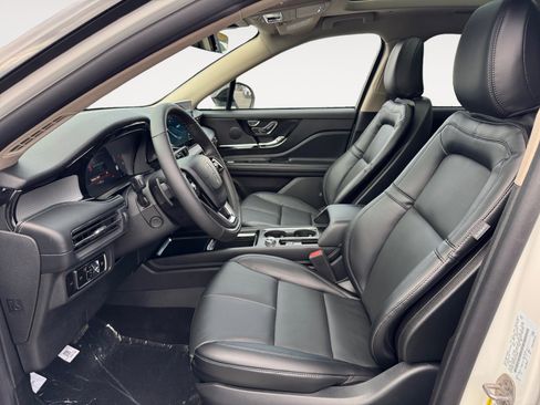 New 2026 Lincoln Corsair Premiere image 11