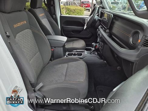 Used 2025 Jeep Gladiator Mojave w/ Convenience Group AWD/4WD image 17