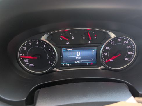 Used 2024 GMC Terrain SLE w/ Driver Convenience Package FWD image 18
