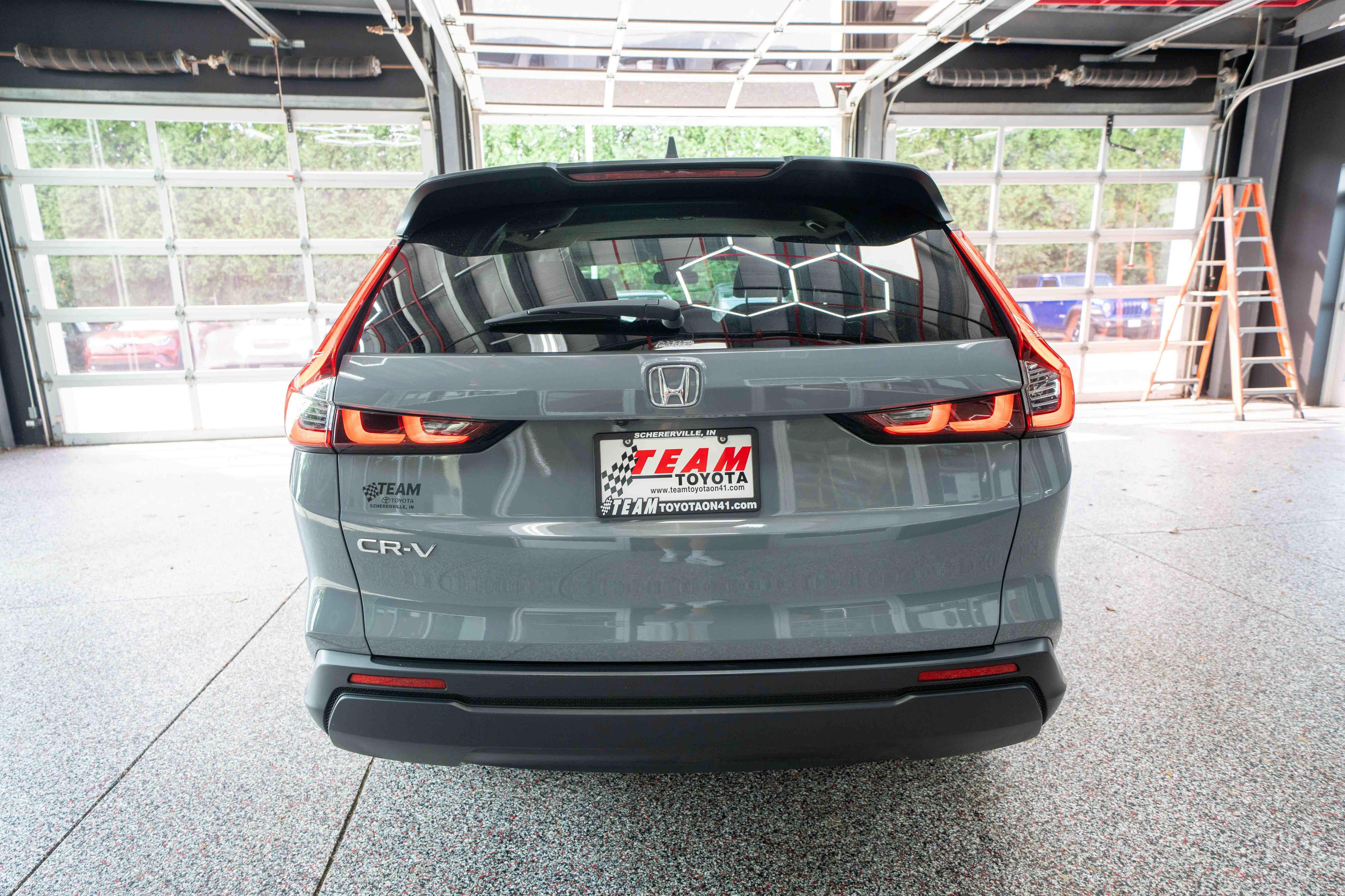 Used 2025 Honda CR-V EX image 3
