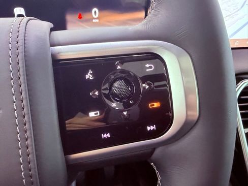 Used 2025 Nissan Armada Platinum Reserve AWD/4WD image 27