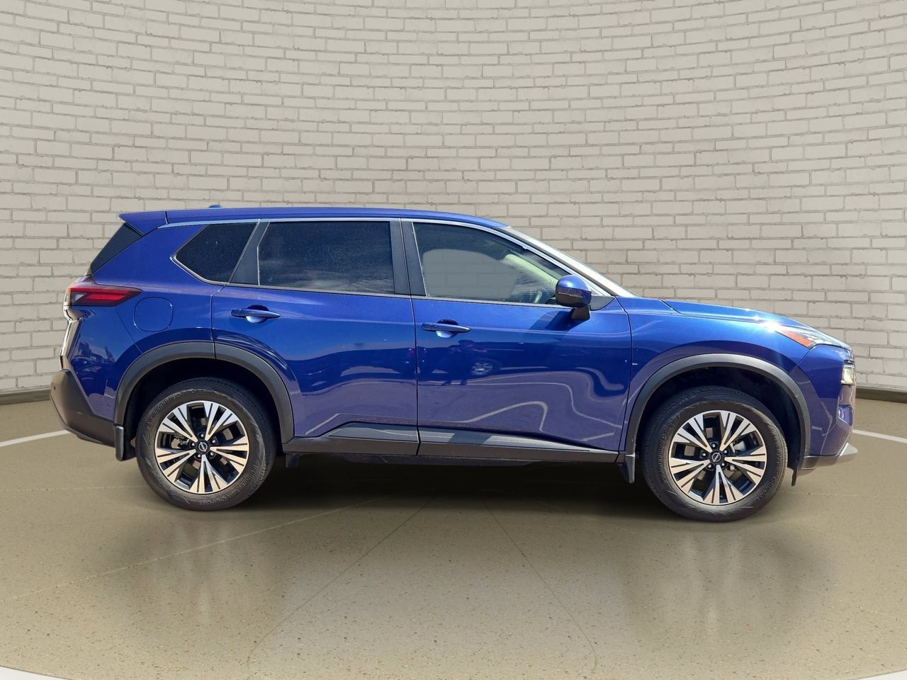 Used 2023 Nissan Rogue SV FWD image 4