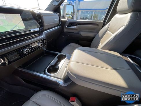 Used 2024 GMC Sierra 2500 SLT w/ SLT Premium Package image 16