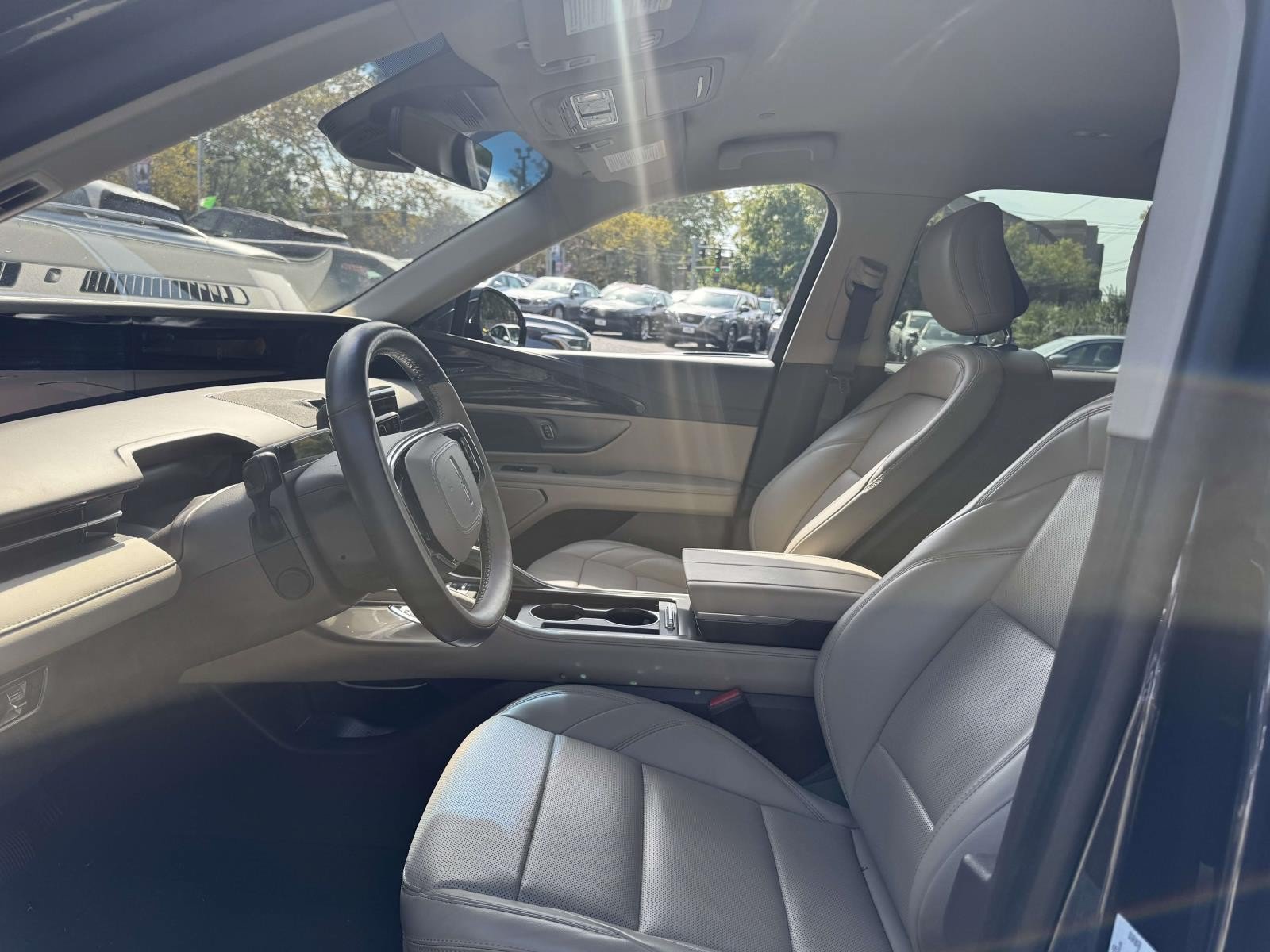 Used 2024 Lincoln Nautilus Premier AWD/4WD image 17