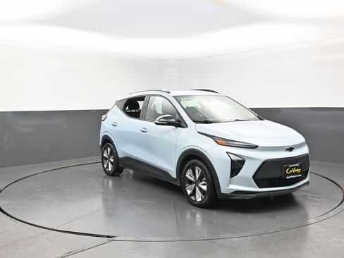 Used 2022 Chevrolet Bolt EUV LT w/ Convenience Package image 8
