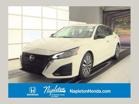 Used 2025 Nissan Altima 2.5 SV FWD image 1