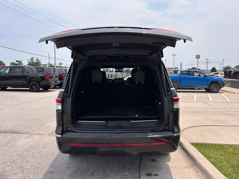 Used 2022 Lincoln Navigator L Reserve AWD/4WD image 17