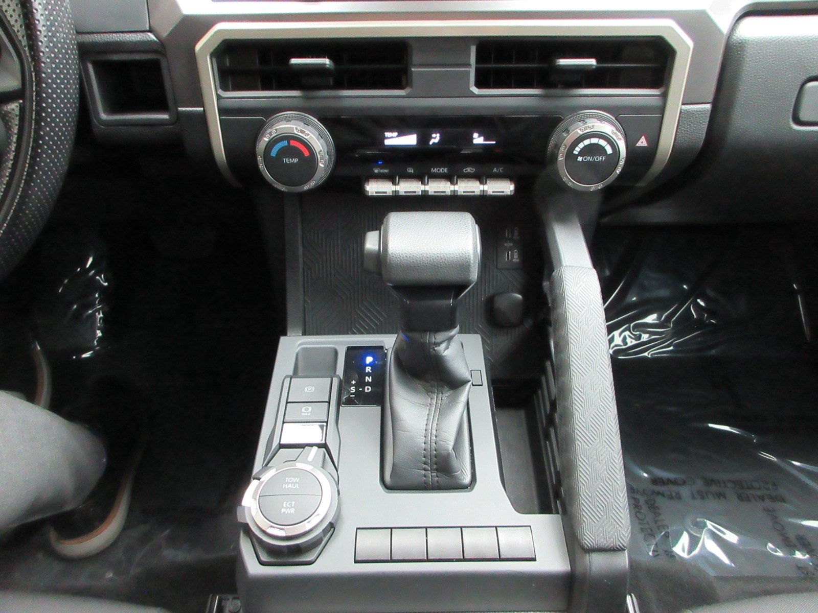 Used 2025 Toyota Tacoma SR5 AWD/4WD image 40