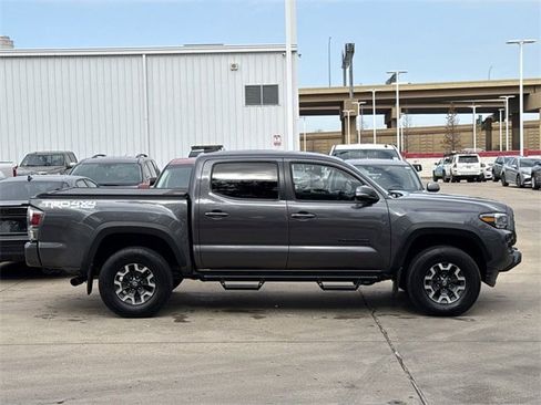 Used 2021 Toyota Tacoma TRD Off-Road image 3