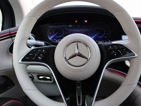 Used 2023 Mercedes-Benz EQS 580 4MATIC SUV image 14