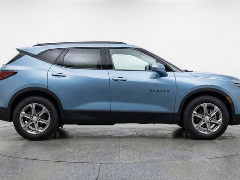 Used 2025 Chevrolet Blazer LT image 11