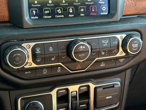 Used 2022 Jeep Gladiator Rubicon w/ LED Lighting Group AWD/4WD image 32