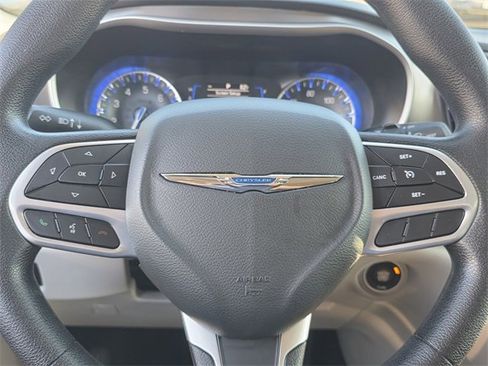 Used 2020 Chrysler Pacifica Touring image 26