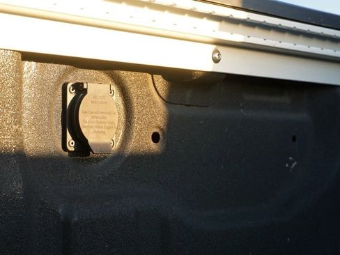 Used 2024 Nissan Titan SV w/ SV Convenience Package image 46