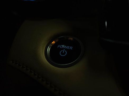 Used 2024 Toyota Highlander XLE AWD/4WD image 19