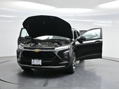 Used 2025 Chevrolet Trax LT FWD image 45