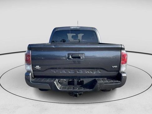 Used 2021 Toyota Tacoma TRD Off-Road w/ Technology Package AWD/4WD image 4