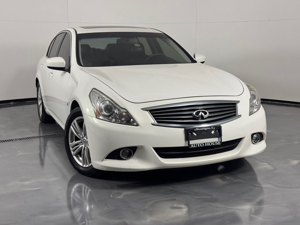 Used 2015 INFINITI Q40 w/ Navigation Package RWD image 2