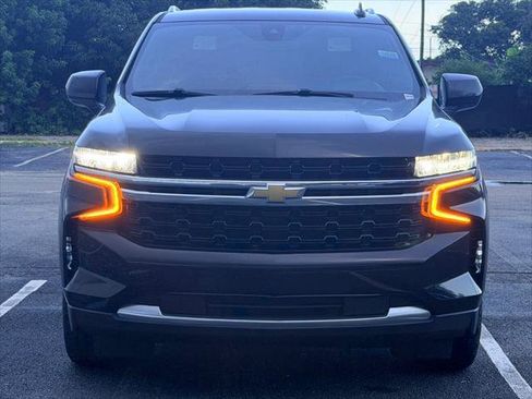 Used 2021 Chevrolet Suburban LS RWD image 9