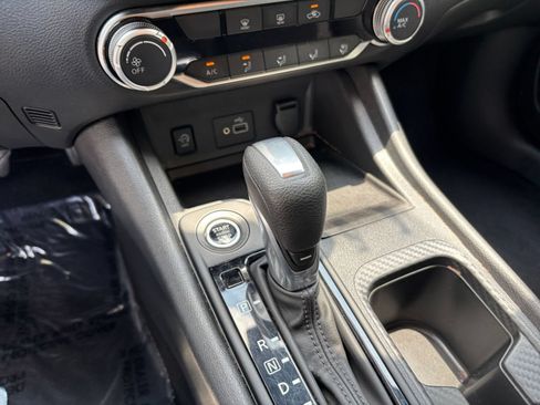 Used 2025 Nissan Sentra S FWD image 36