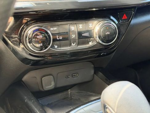 Used 2025 Chevrolet Trax RS w/ Sunroof Package FWD image 15