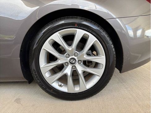 Used 2013 Hyundai Genesis 3.8 RWD image 27