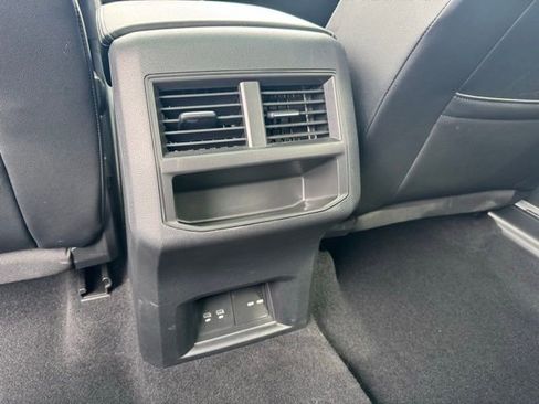 Used 2022 Volkswagen Atlas Cross Sport SEL R-Line AWD/4WD image 8