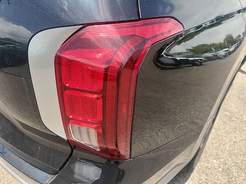 Used 2023 Hyundai Palisade SEL w/ Premium Package FWD image 12