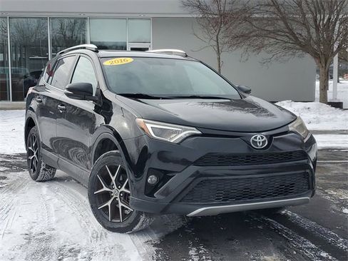 Used 2016 Toyota RAV4 SE image 33