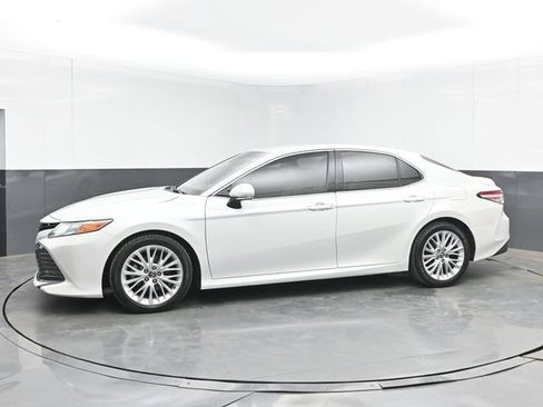 Used 2018 Toyota Camry XLE FWD image 6