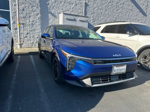 Certified 2025 Kia K4 EX FWD image 3